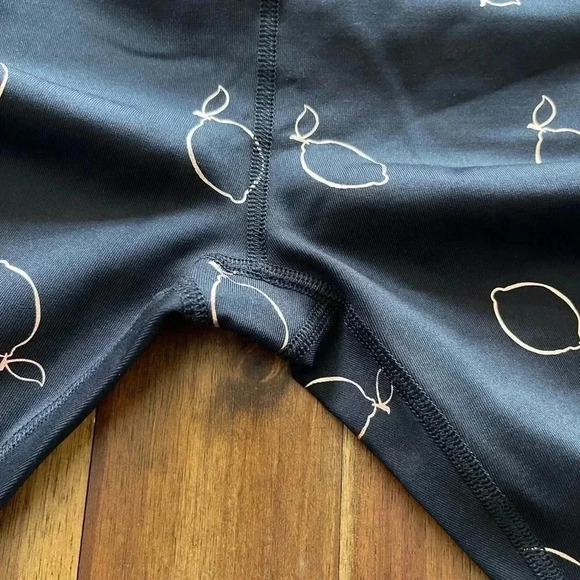 Beyond Yoga gold lemon and black leggings - Picture 7 of 13